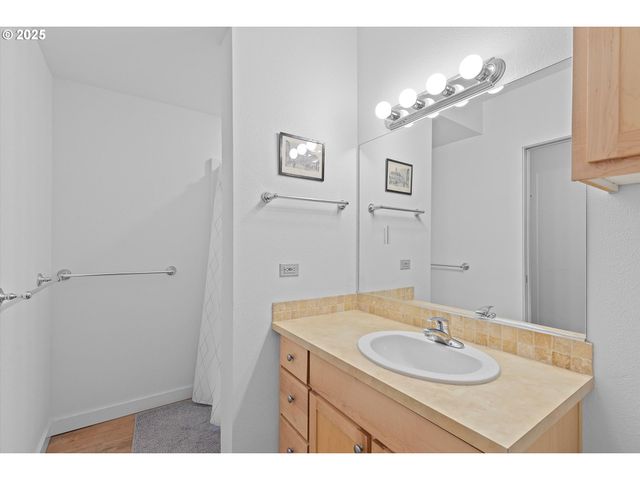 1134 Sw JEFFERSON St 208, Portland, OR 97201