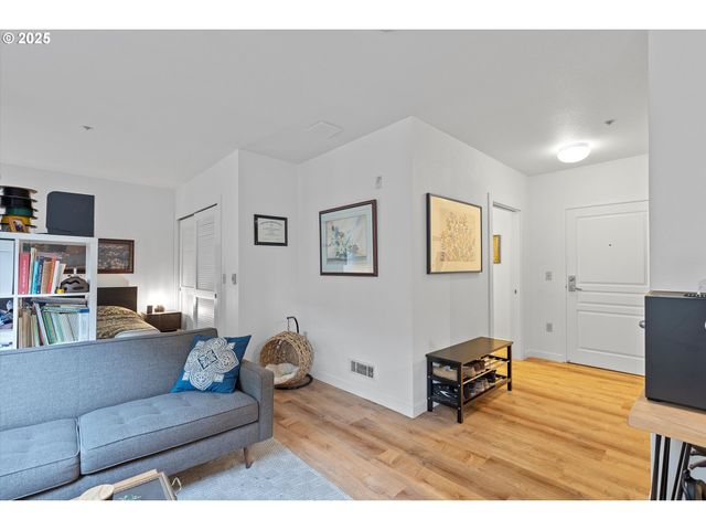 1134 Sw JEFFERSON St 208, Portland, OR 97201