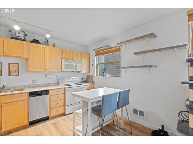 1134 Sw JEFFERSON St 208, Portland, OR 97201