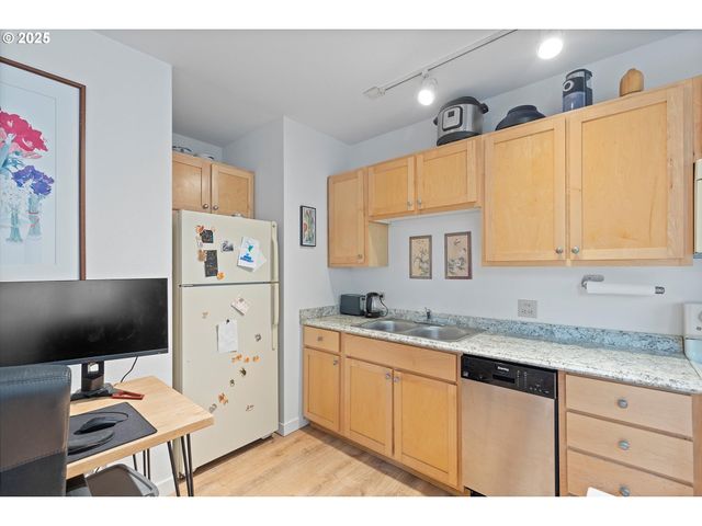 1134 Sw JEFFERSON St 208, Portland, OR 97201