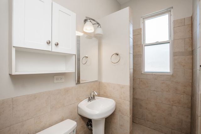 2112 W Roscoe Street 2R, Chicago, IL 60618