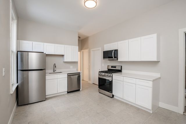 2112 W Roscoe Street 2R, Chicago, IL 60618