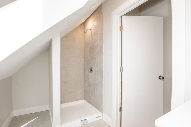 2112 W Roscoe Street 2R, Chicago, IL 60618