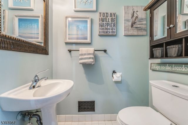 44 Alexandra Way, Clinton Town, NJ 08809