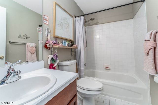 44 Alexandra Way, Clinton Town, NJ 08809