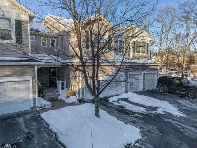 44 Alexandra Way, Clinton Town, NJ 08809