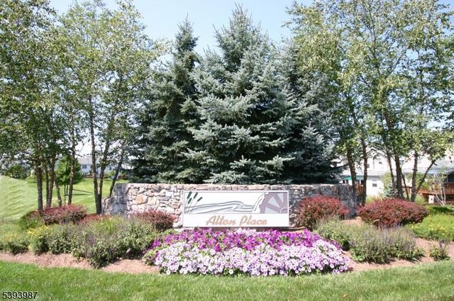 44 Alexandra Way, Clinton Town, NJ 08809