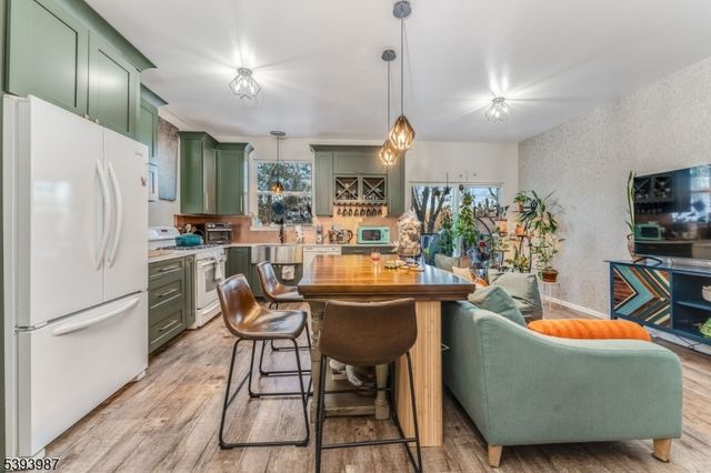 44 Alexandra Way, Clinton Town, NJ 08809