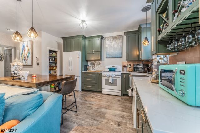 44 Alexandra Way, Clinton Town, NJ 08809