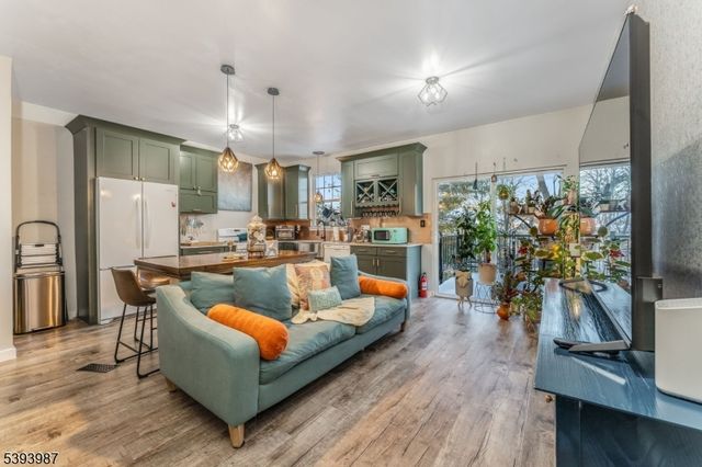 44 Alexandra Way, Clinton Town, NJ 08809