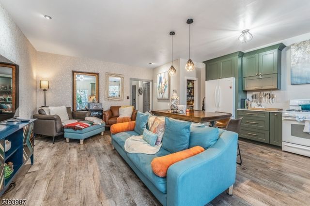 44 Alexandra Way, Clinton Town, NJ 08809