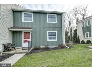 10 E CLOSE DR, Moorestown, NJ 08057