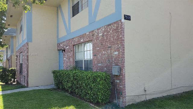 7505 Kimberly Boulevard 122, North Lauderdale, FL 33068