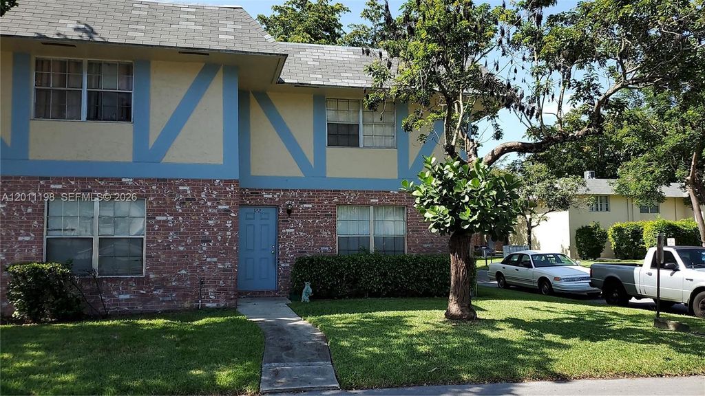 7505 Kimberly Boulevard 122, North Lauderdale, FL 33068