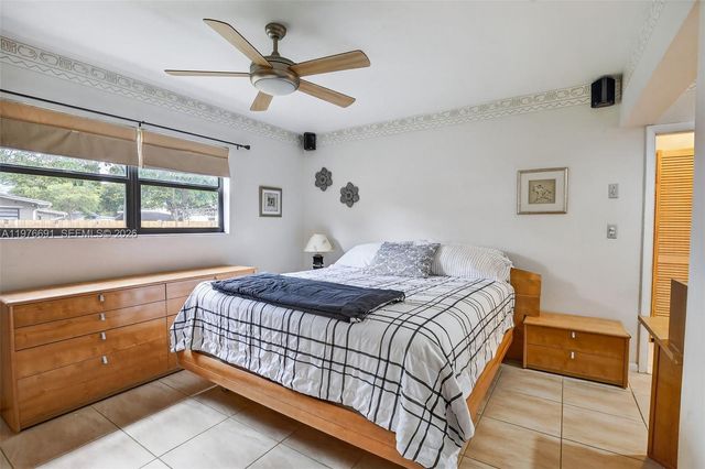 5260 Redwood Ct, Plantation, FL 33317