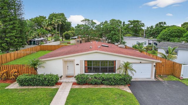 5260 Redwood Ct, Plantation, FL 33317
