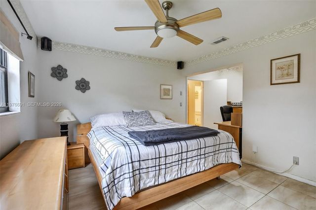 5260 Redwood Ct, Plantation, FL 33317