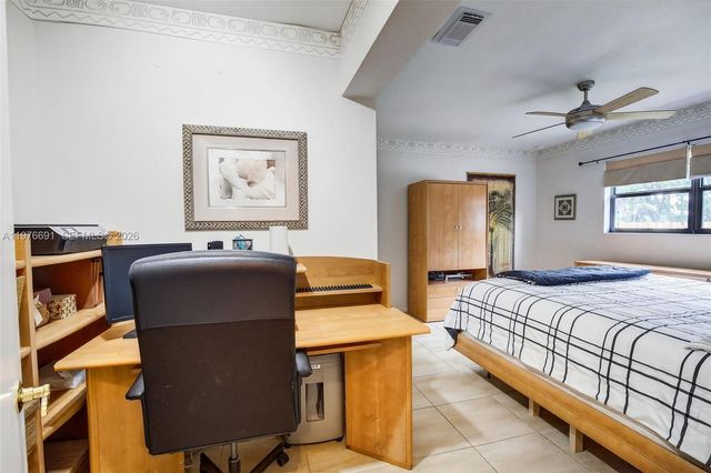 5260 Redwood Ct, Plantation, FL 33317