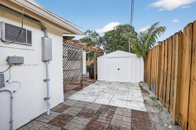 5260 Redwood Ct, Plantation, FL 33317