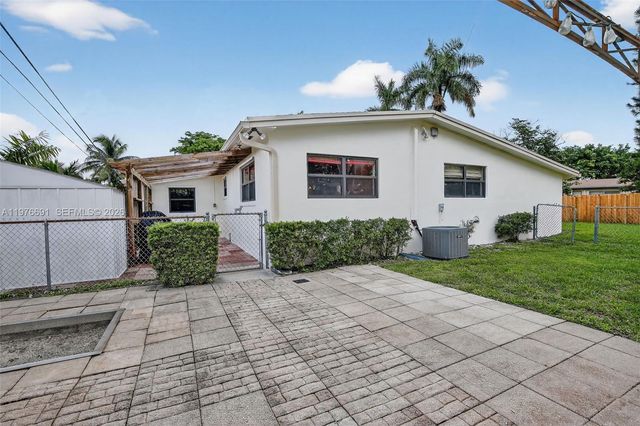 5260 Redwood Ct, Plantation, FL 33317