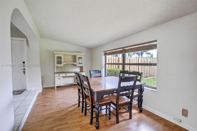 5260 Redwood Ct, Plantation, FL 33317