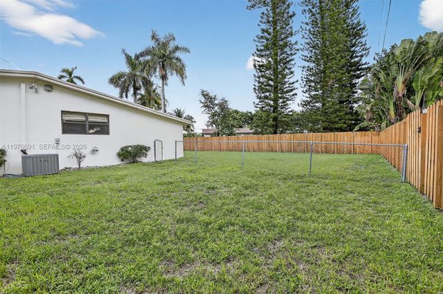 5260 Redwood Ct, Plantation, FL 33317