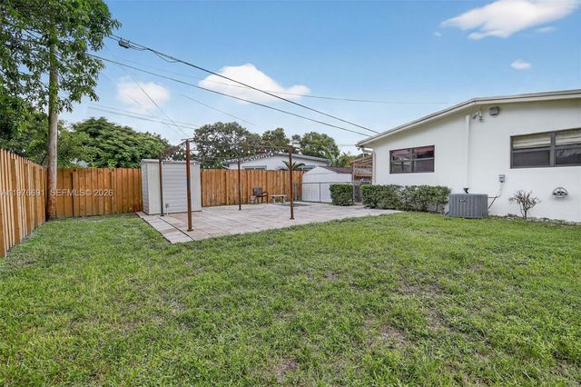 5260 Redwood Ct, Plantation, FL 33317