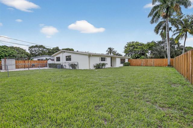 5260 Redwood Ct, Plantation, FL 33317