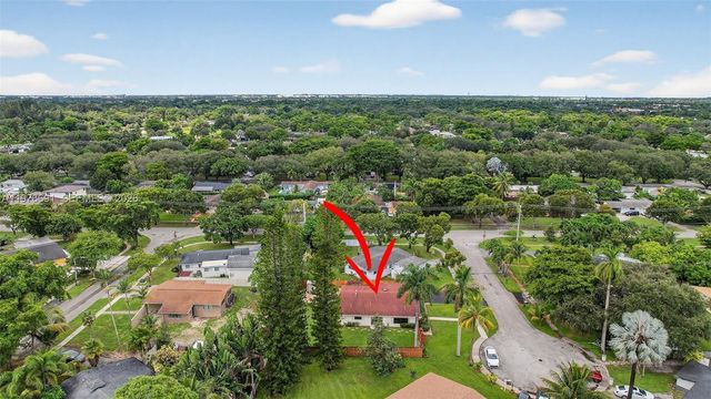 5260 Redwood Ct, Plantation, FL 33317