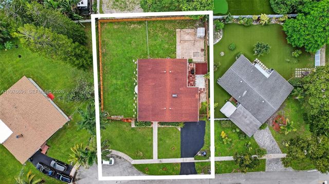 5260 Redwood Ct, Plantation, FL 33317