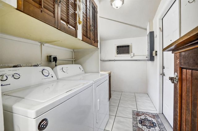 5260 Redwood Ct, Plantation, FL 33317