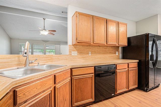16003 Surrey Woods Drive, Friendswood, TX 77546
