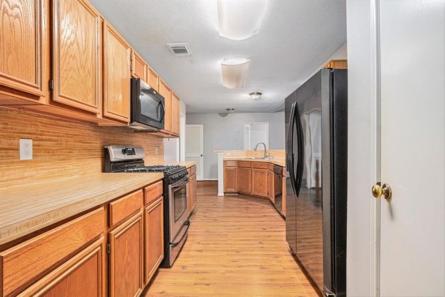16003 Surrey Woods Drive, Friendswood, TX 77546