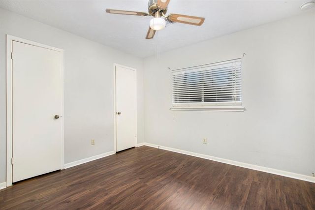 16003 Surrey Woods Drive, Friendswood, TX 77546
