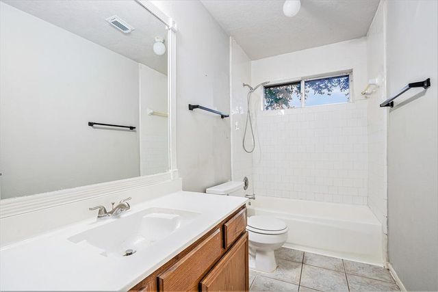 16003 Surrey Woods Drive, Friendswood, TX 77546