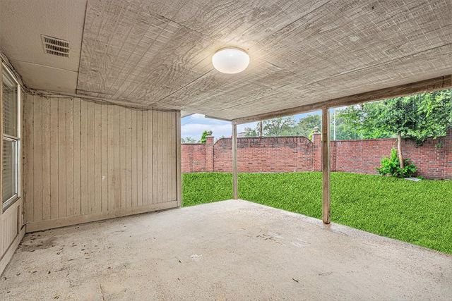 16003 Surrey Woods Drive, Friendswood, TX 77546