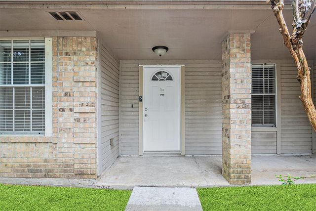 16003 Surrey Woods Drive, Friendswood, TX 77546