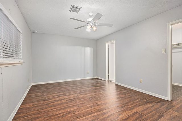 16003 Surrey Woods Drive, Friendswood, TX 77546