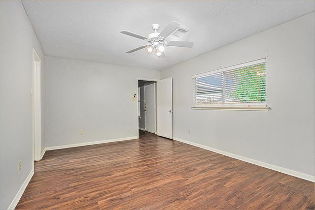 16003 Surrey Woods Drive, Friendswood, TX 77546