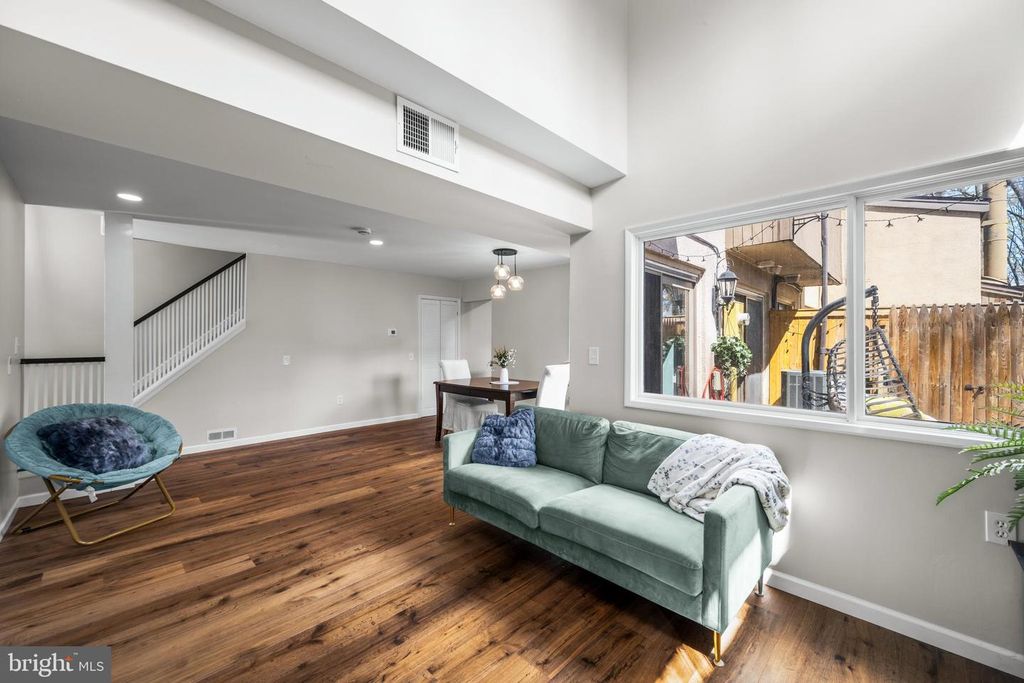 Image 10 of property listing at 11246 CRYSTAL RUN #B-22-3, Columbia, MD 21044