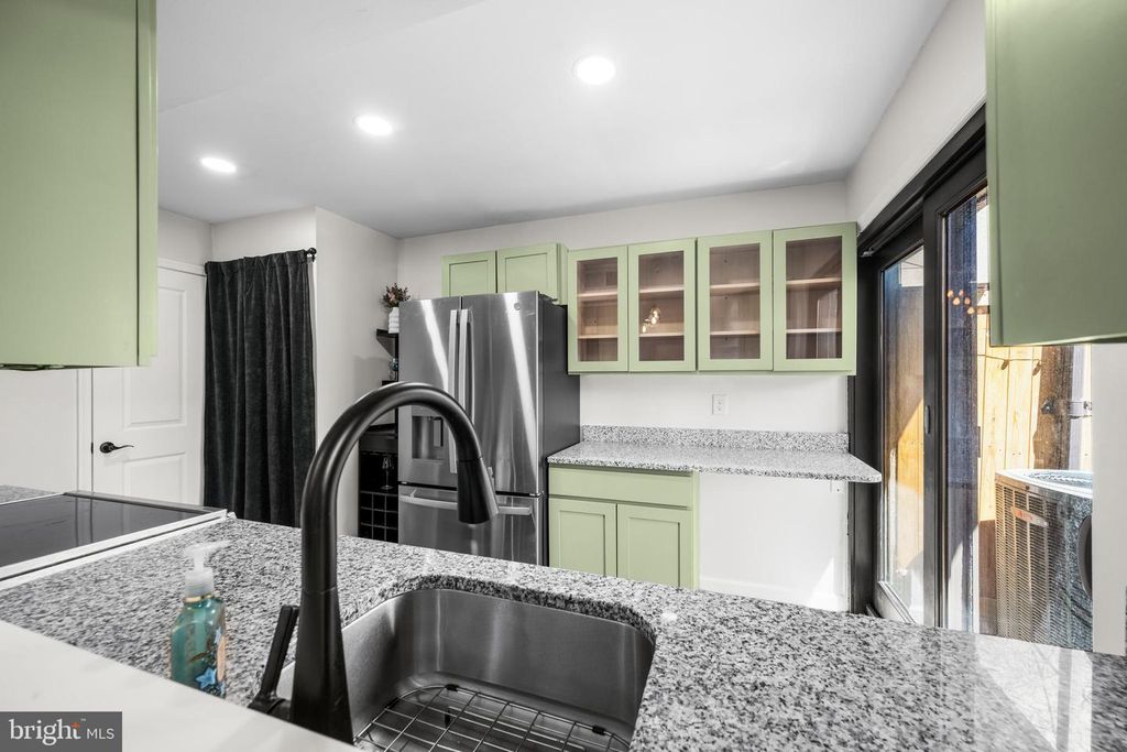 Image 11 of property listing at 11246 CRYSTAL RUN #B-22-3, Columbia, MD 21044