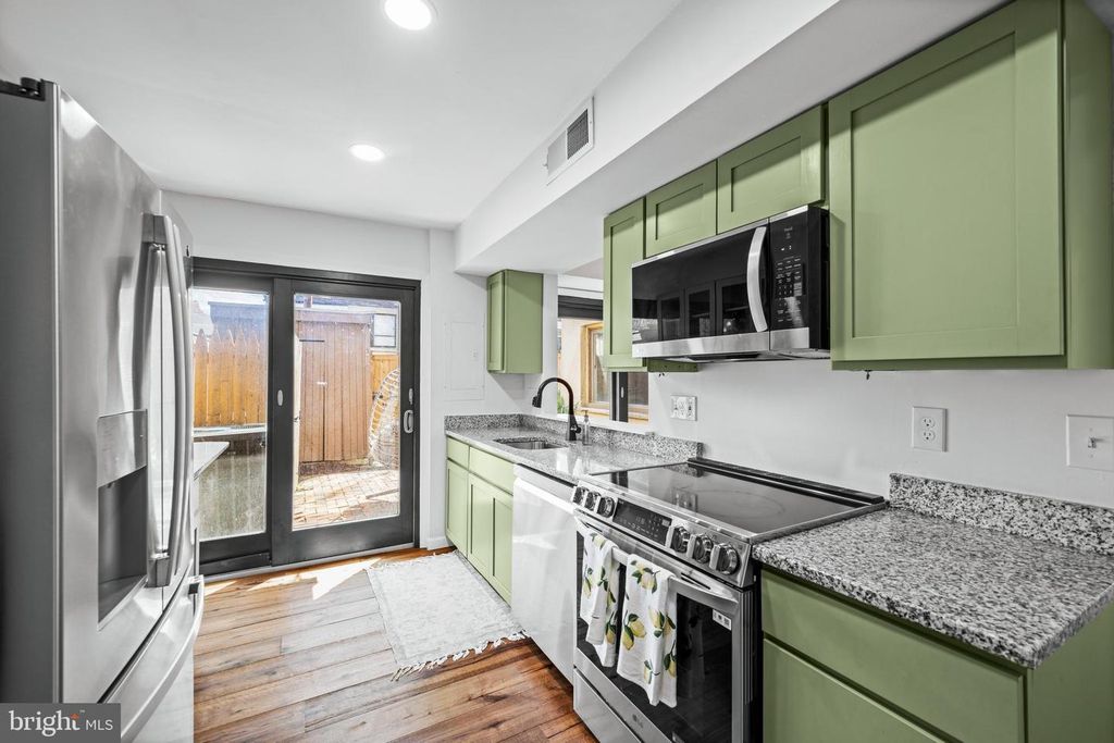 Image 14 of property listing at 11246 CRYSTAL RUN #B-22-3, Columbia, MD 21044