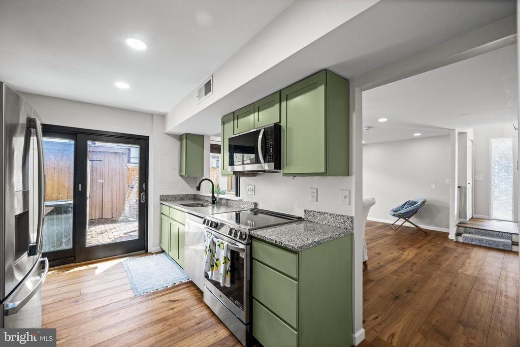 Image 15 of property listing at 11246 CRYSTAL RUN #B-22-3, Columbia, MD 21044