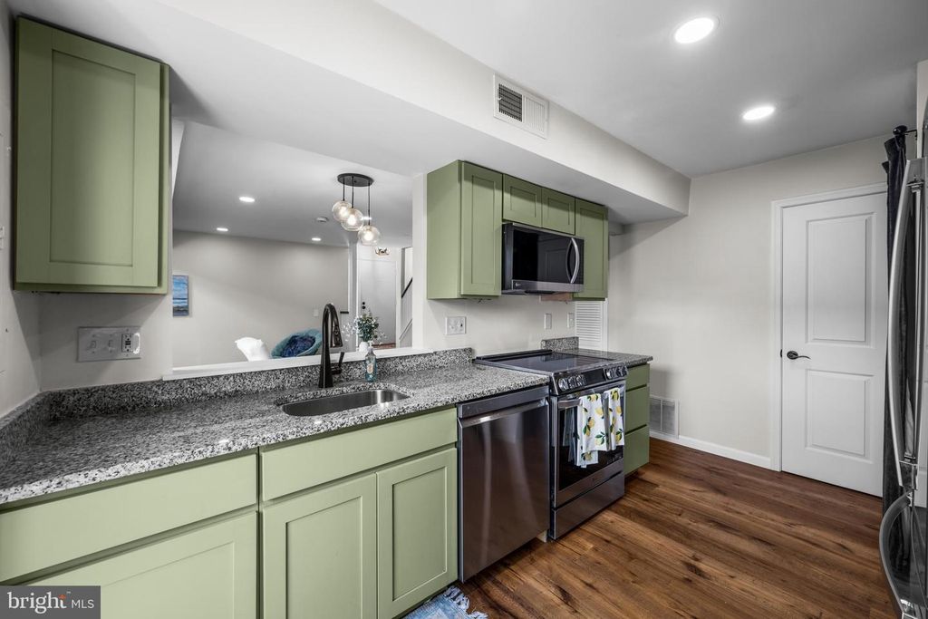 Image 16 of property listing at 11246 CRYSTAL RUN #B-22-3, Columbia, MD 21044