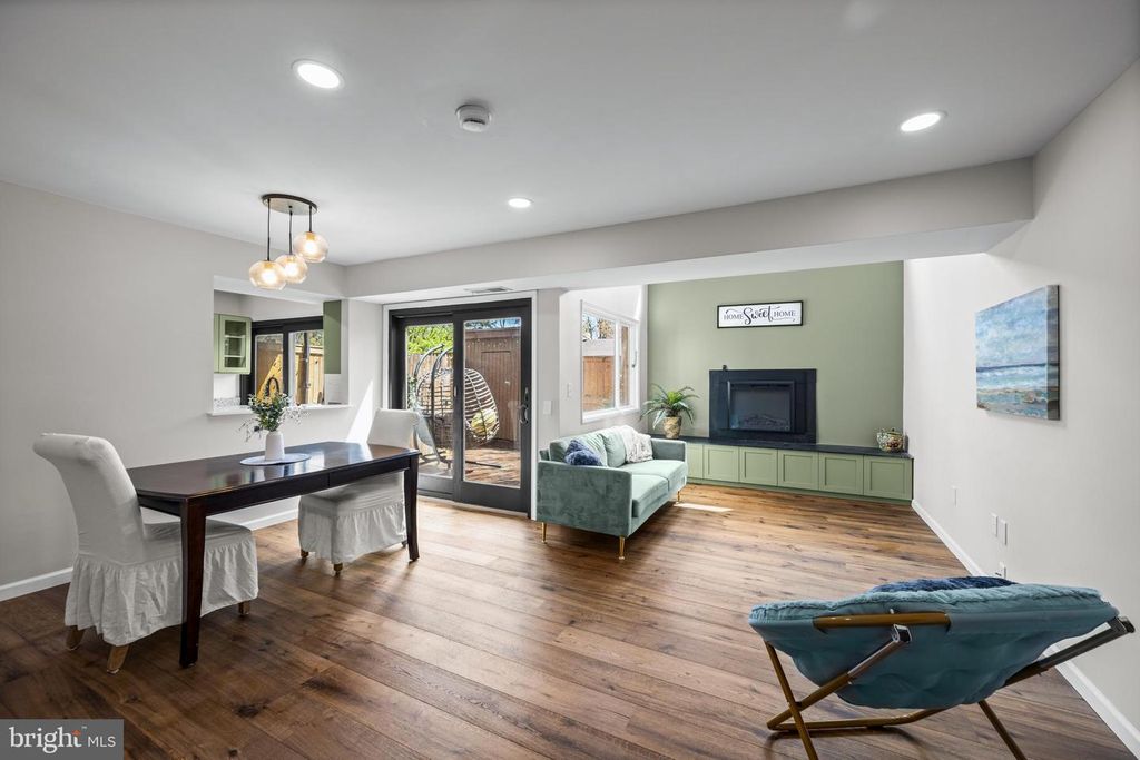 Image 2 of property listing at 11246 CRYSTAL RUN #B-22-3, Columbia, MD 21044