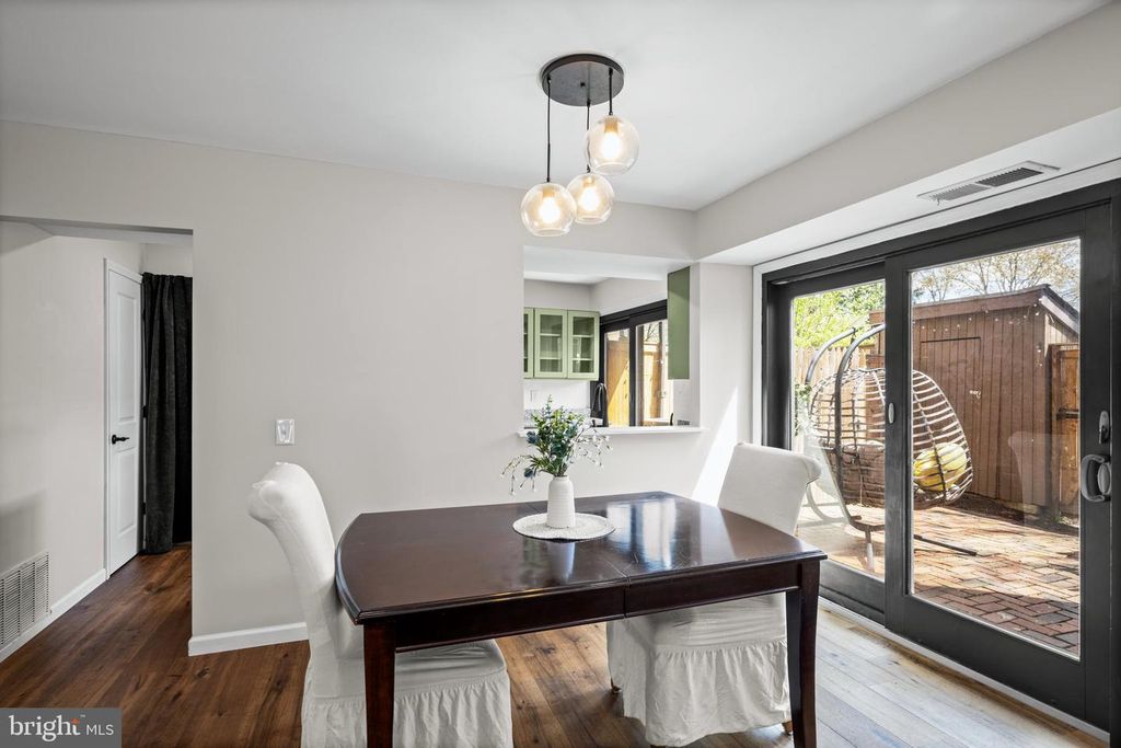 Image 5 of property listing at 11246 CRYSTAL RUN #B-22-3, Columbia, MD 21044