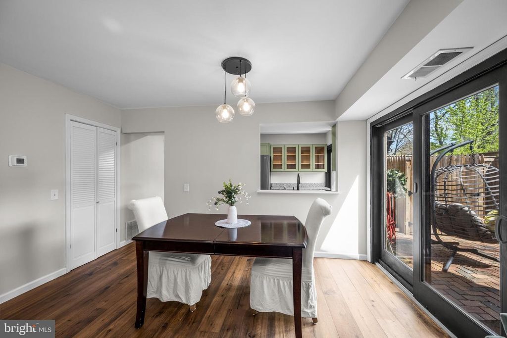 Image 6 of property listing at 11246 CRYSTAL RUN #B-22-3, Columbia, MD 21044