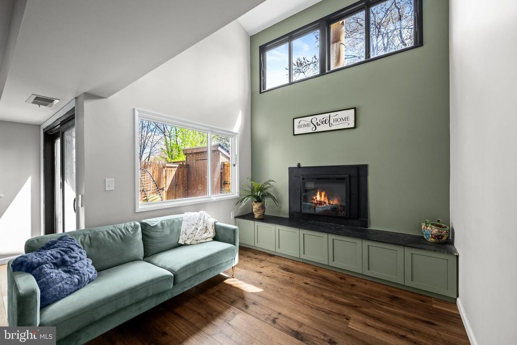 Image 9 of property listing at 11246 CRYSTAL RUN #B-22-3, Columbia, MD 21044