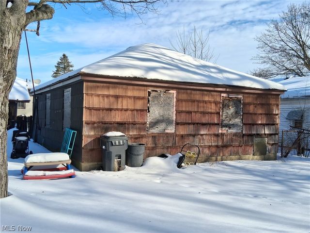 2516 Weir, Warren, OH 44483