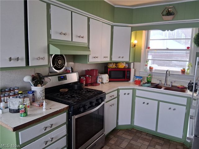 2516 Weir, Warren, OH 44483